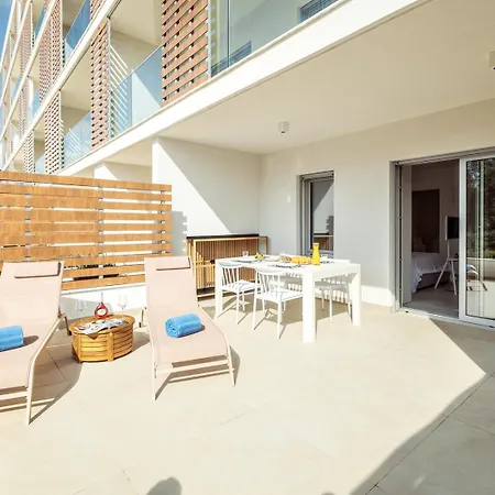 View - Cozy Corner With Pool Apartment