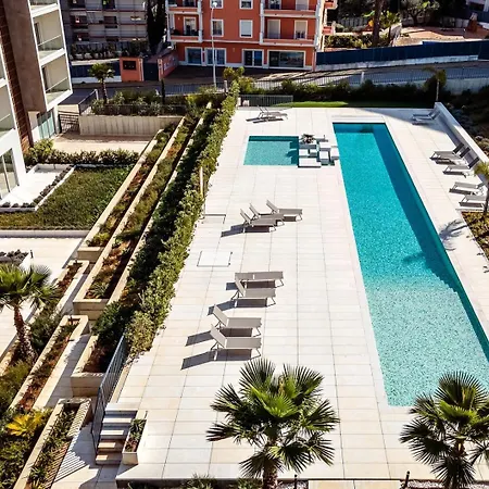 Apartment View - Cozy Corner With Pool