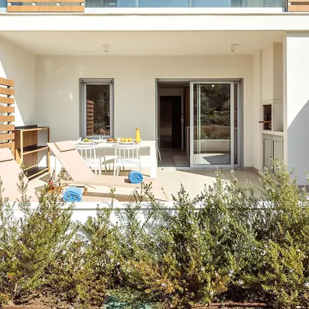 View - Cozy Corner With Pool Apartment *
