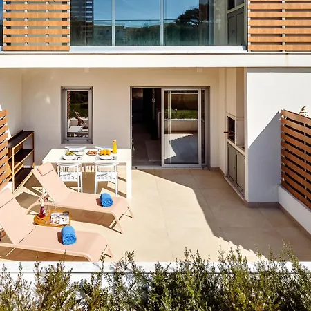 View - Cozy Corner With Pool