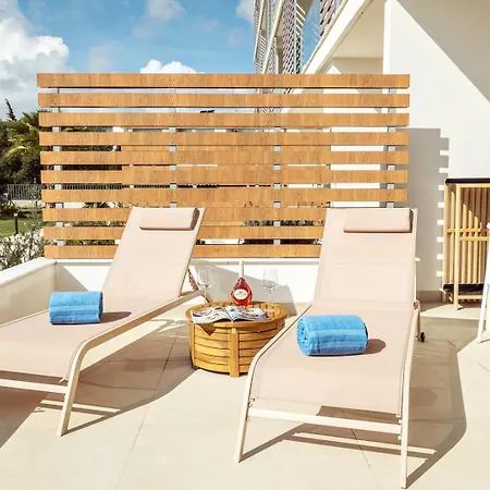 View - Cozy Corner With Pool