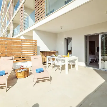 아파트 View With Pool