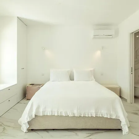 View With Pool 아파트 *