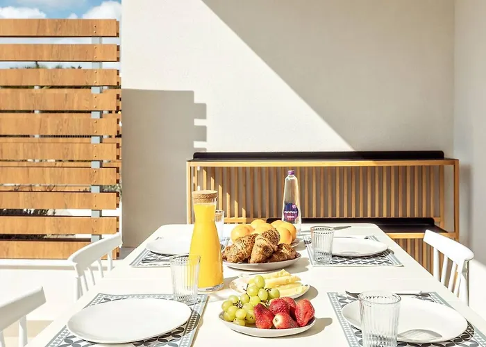 View With Pool 아파트 *